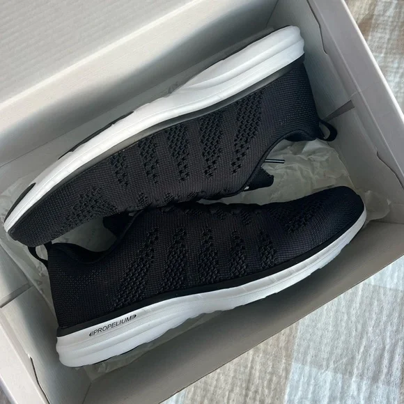 APL Sneakers Techloom Pro - Women’s Size 10.5- Unisex - Black/White - NWT - Picture 3 of 9